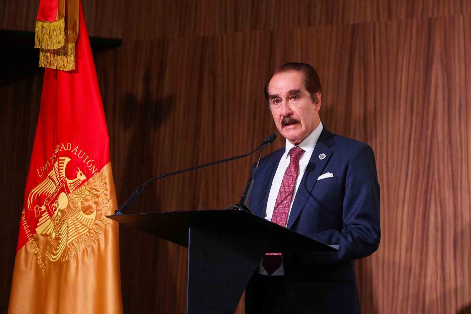 lic antonio leano reyes rector de la uag