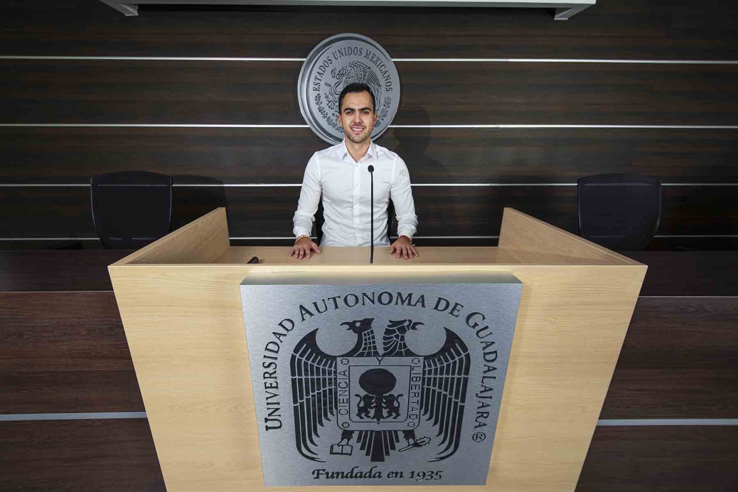 la carrera de derecho forma profesionales capaces de comprender interpretar y aplicas las leyes