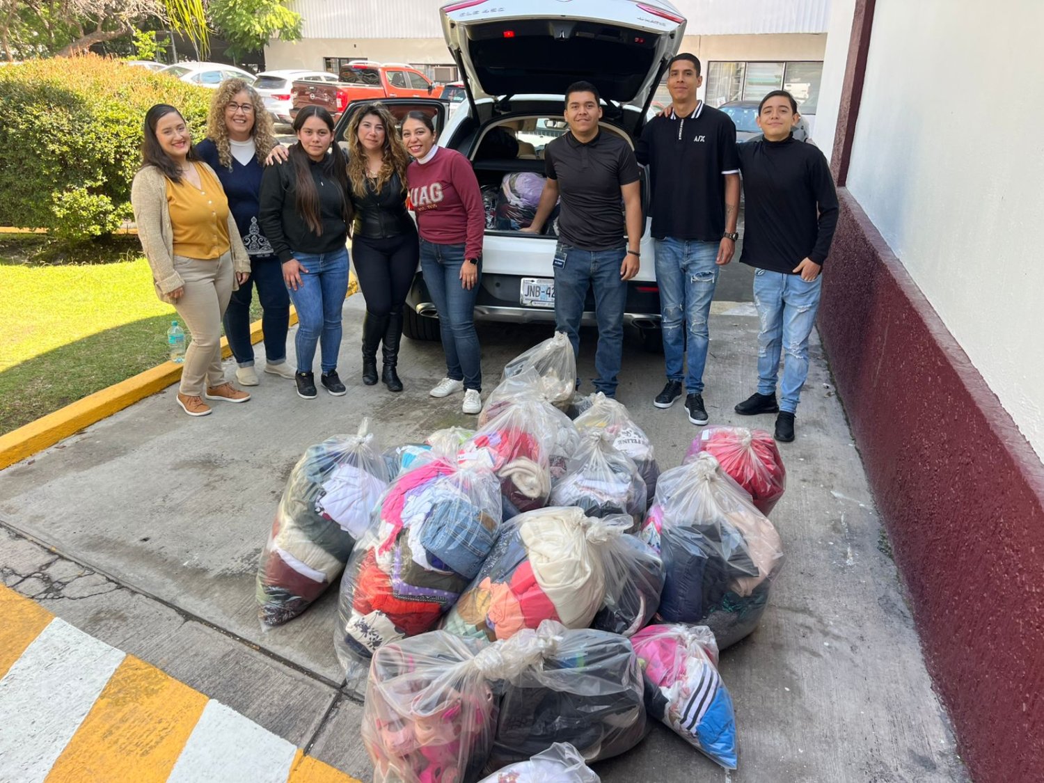 recolectan y donaron prendas de vestir en la uag