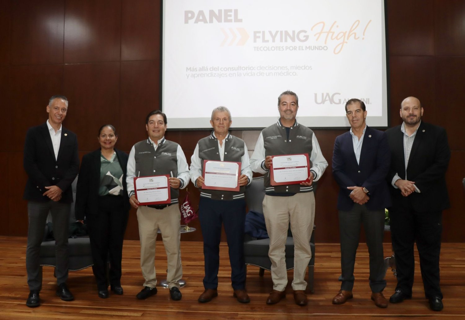 al final recibieron un reconocimiento por su participacion