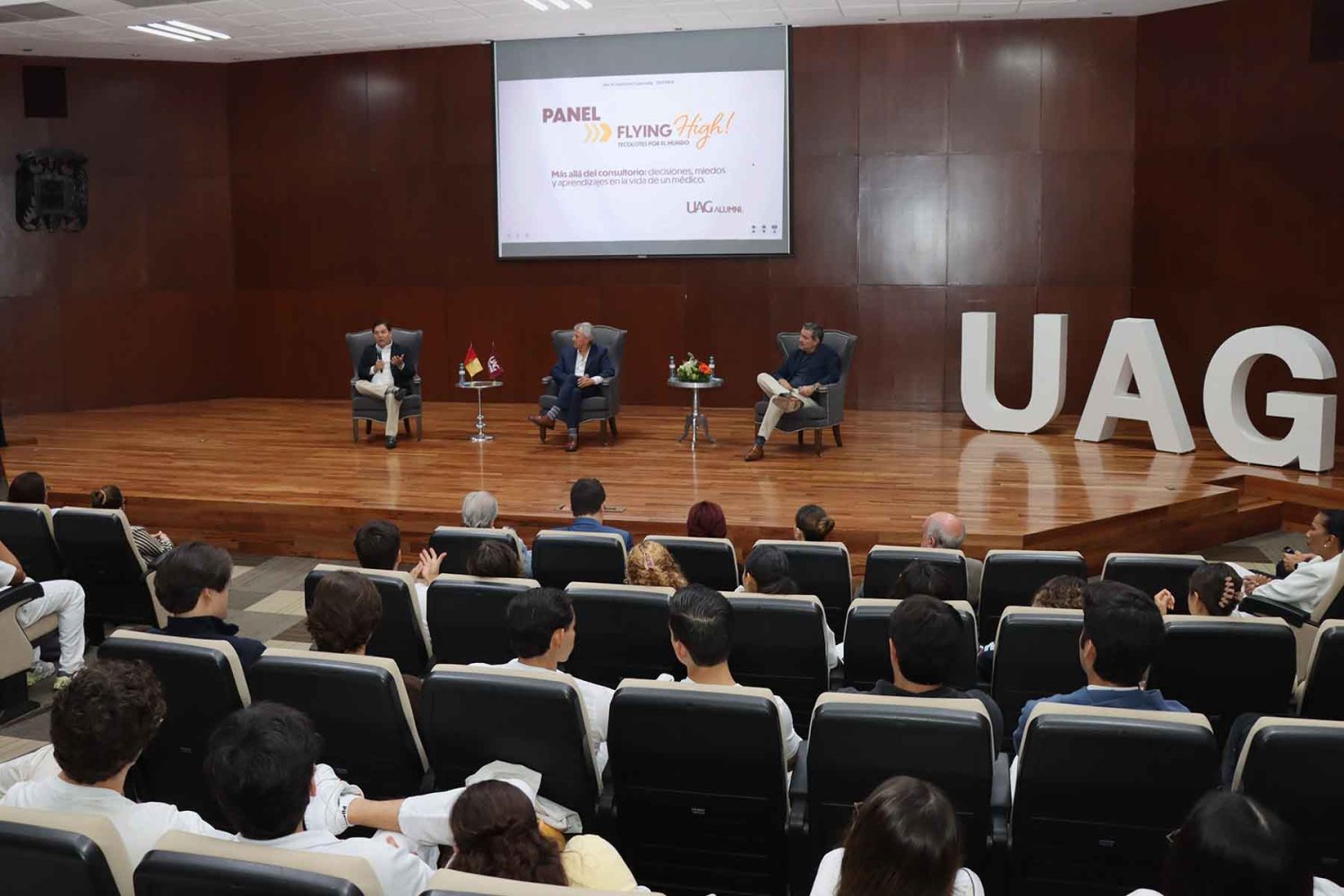 El panel se realizó en el Auditorio Dr. Luis Garibay Gutiérrez de la UAG