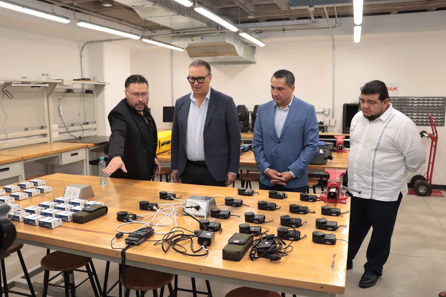el titular de la sedes mtro manuel herrera vega conocio mas a detalle el cti de la uag