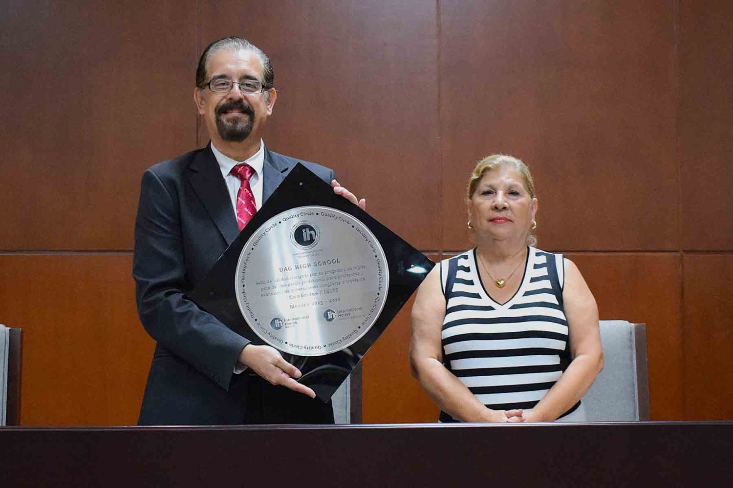 Además, UAG High School recibió el sello de calidad “International House Quality Circle”.