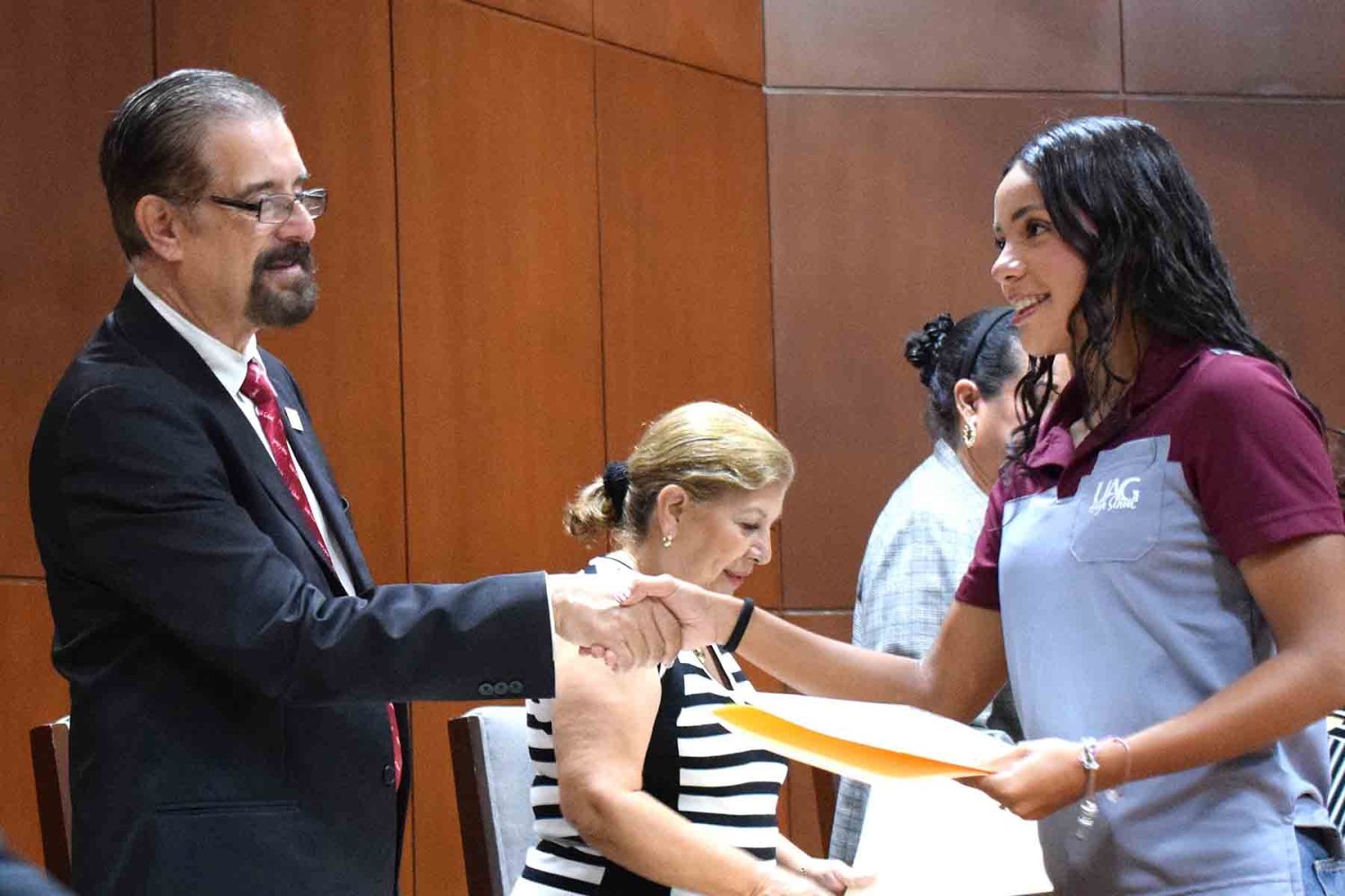 La entrega de certificados se realizó en el Auditorio “Dr. Luis Garibay Gutiérrez” de la UAG