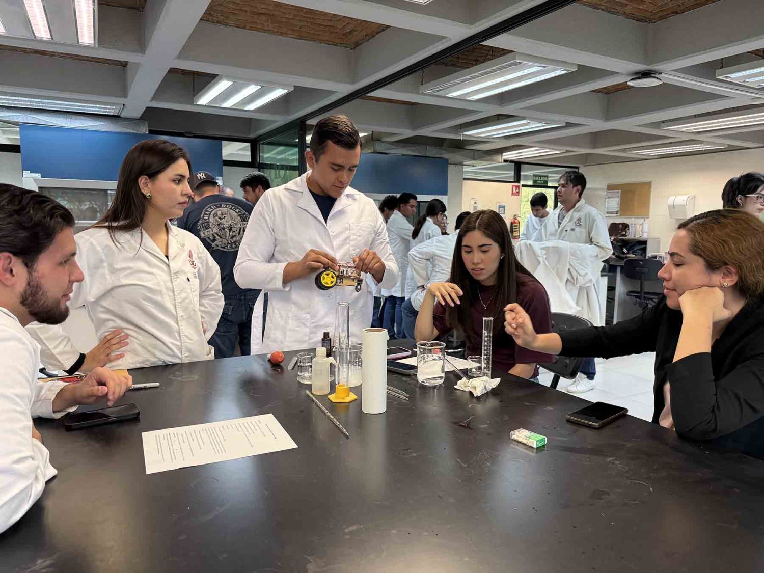 alumnos docentes y egresados participaron en la celebracion del dia del quimico