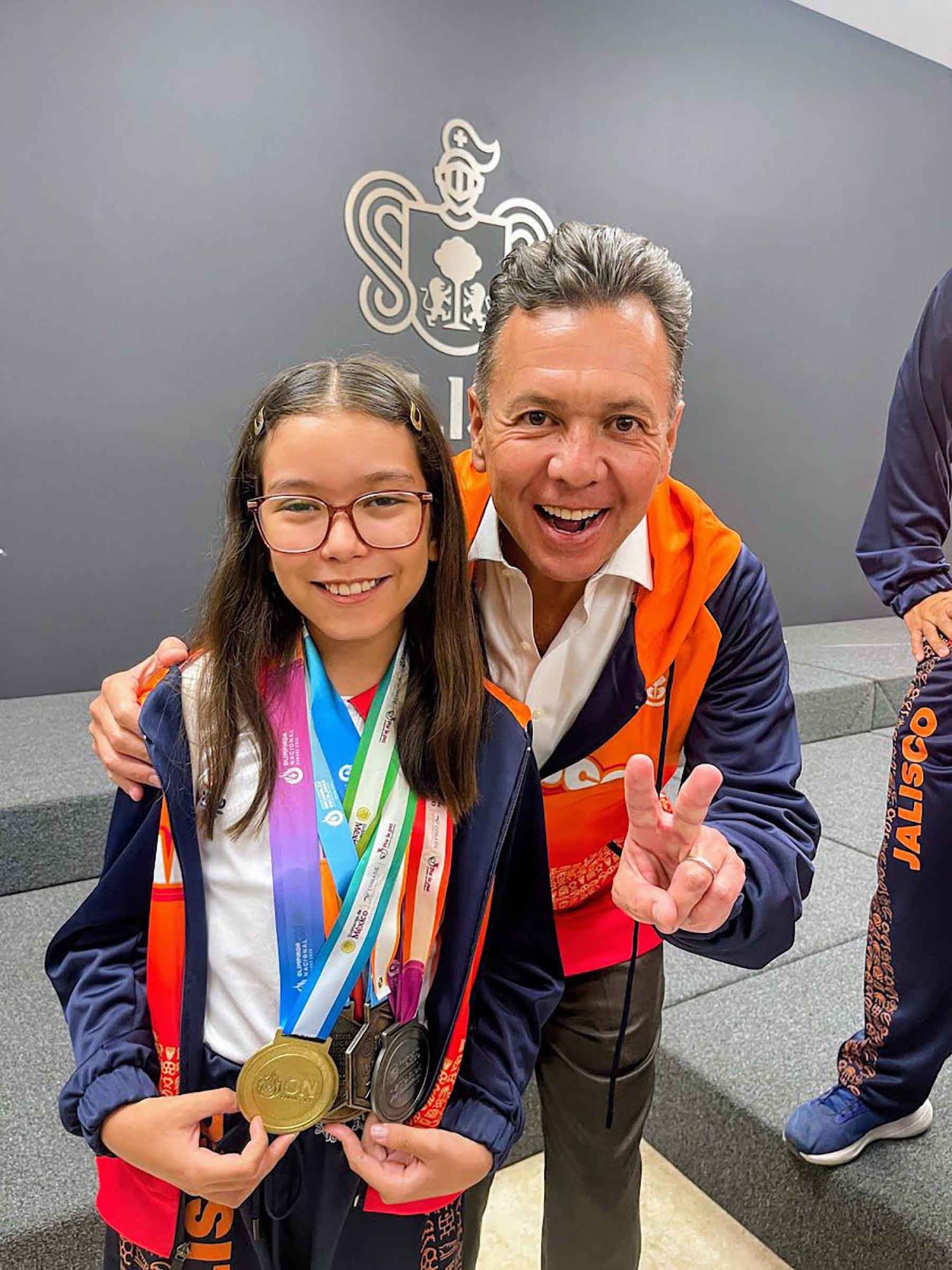 Alondra con el Gobernador de Jalisco, Pablo Lemus
