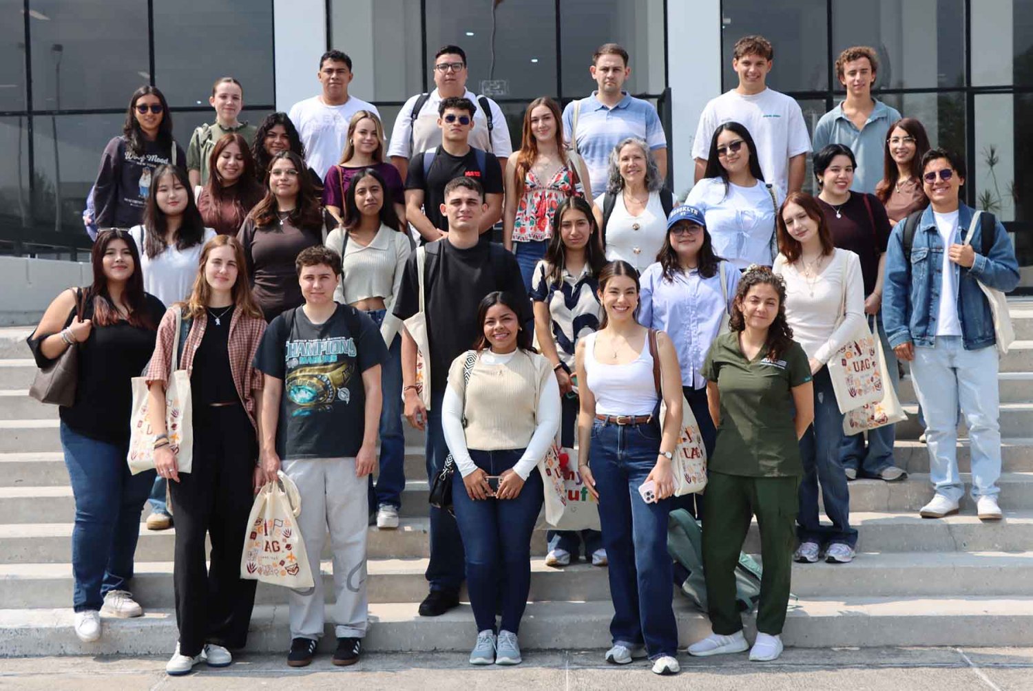 alumnos de diversos paises y estados del pais llegaron de intercambio a la uag