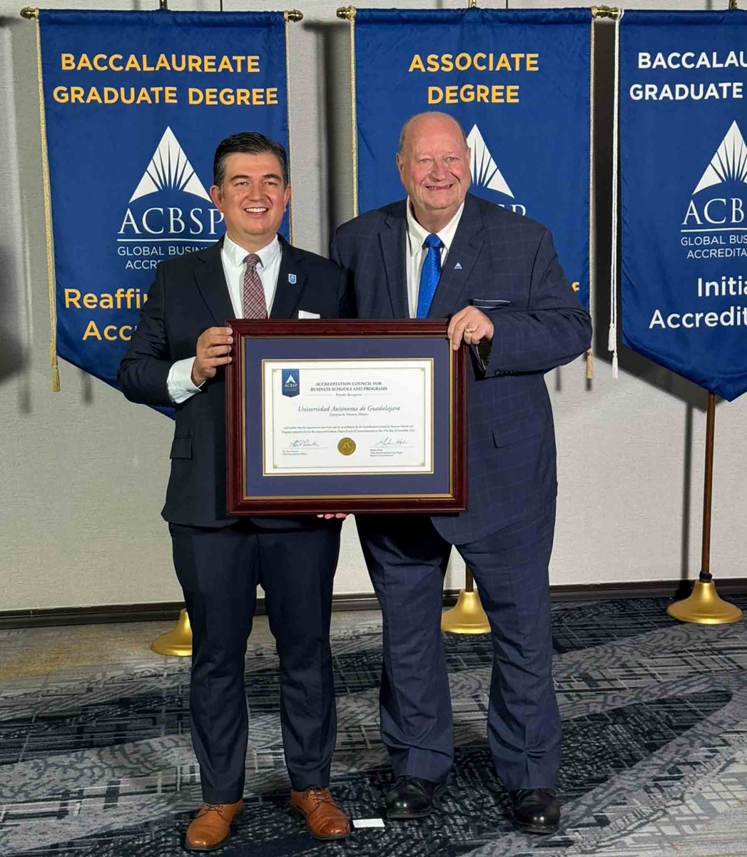 la acreditacion se entrego en una ceremonia realizada en phoenix arizona