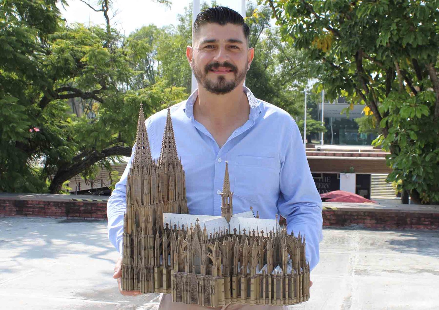 oscar vazquez el alarife de papel en su visita a la uag