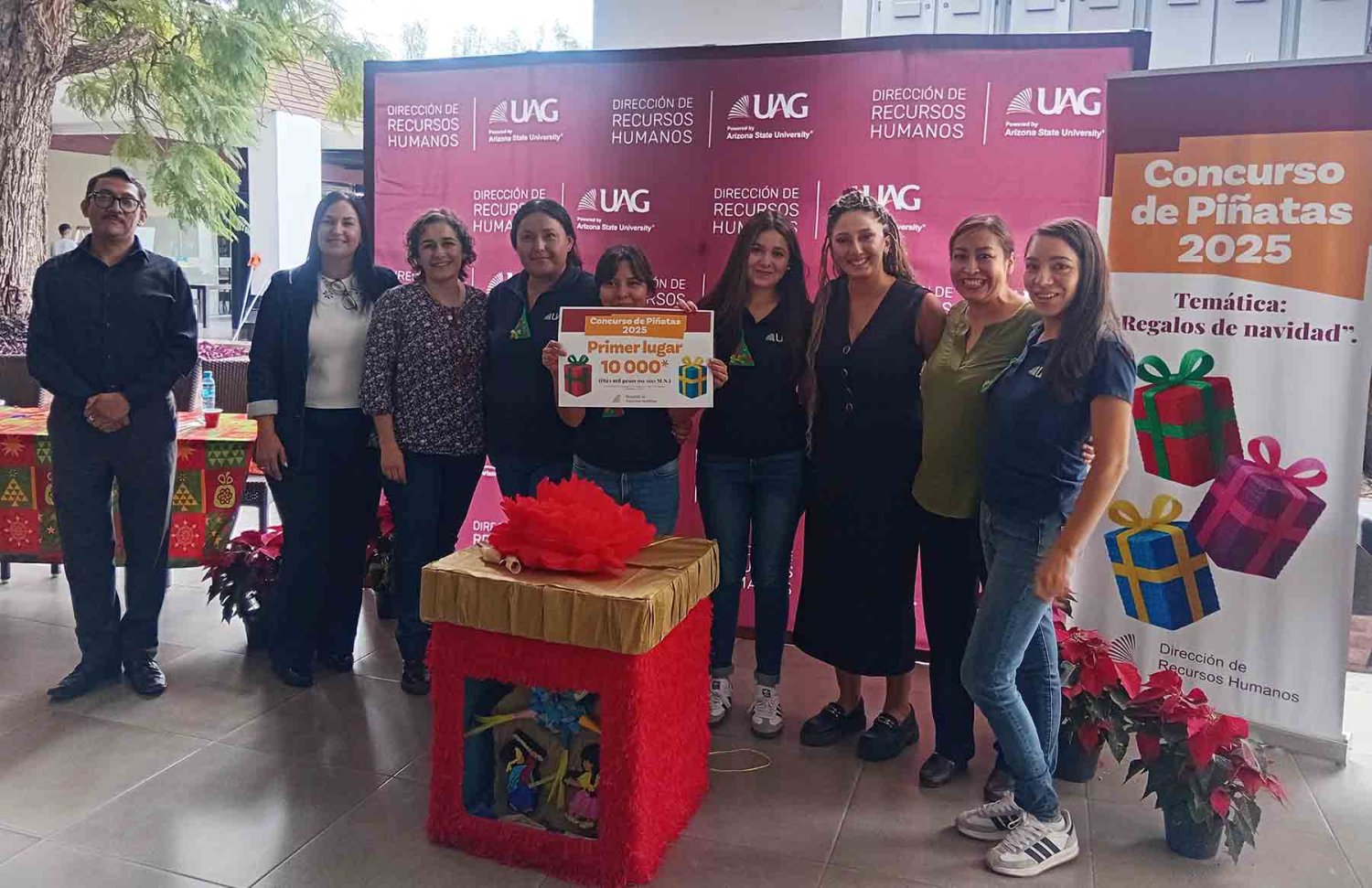 el concurso de pinatas es ya toda una tradicion en la uag