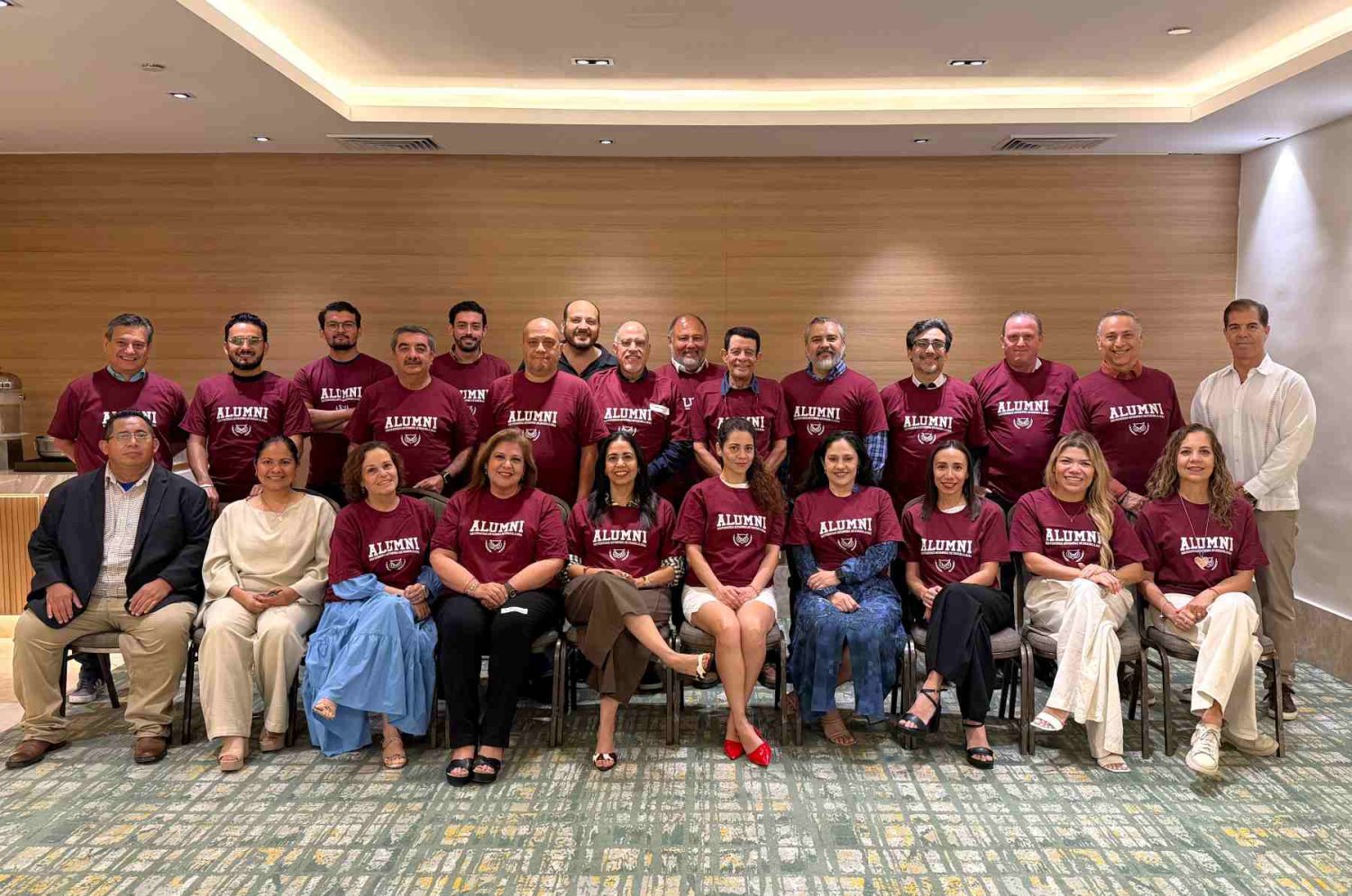 Egresados de diferentes generaciones y carreras asistieron a esta reunión