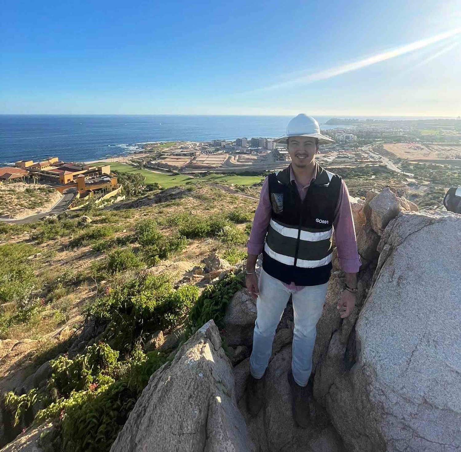 el egresado de la uag ha participado en diferentes obras en los cabos