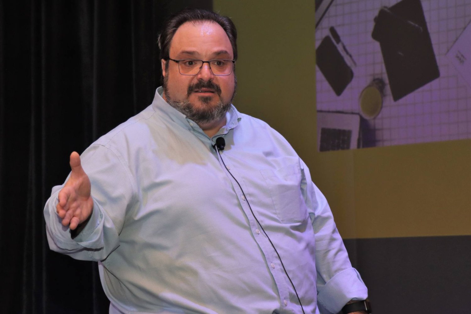 doctor eusebio scornavacca durante su conferencia