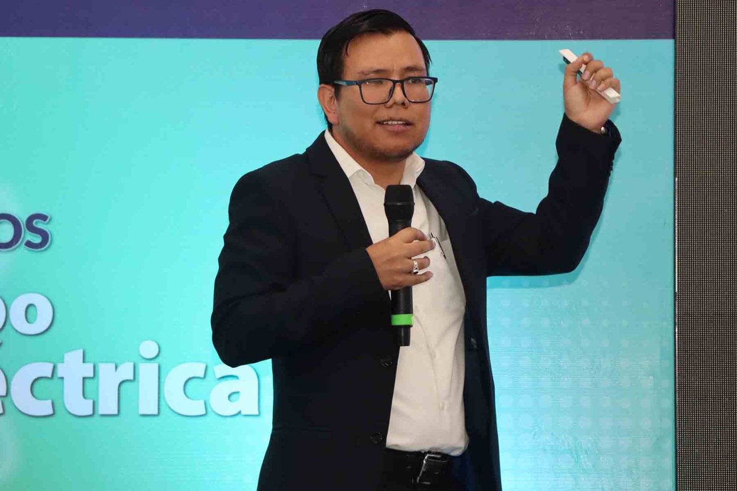 el especialista destaco la importancia de los sistemas de control inteligente en edificios campus y espacios publicos