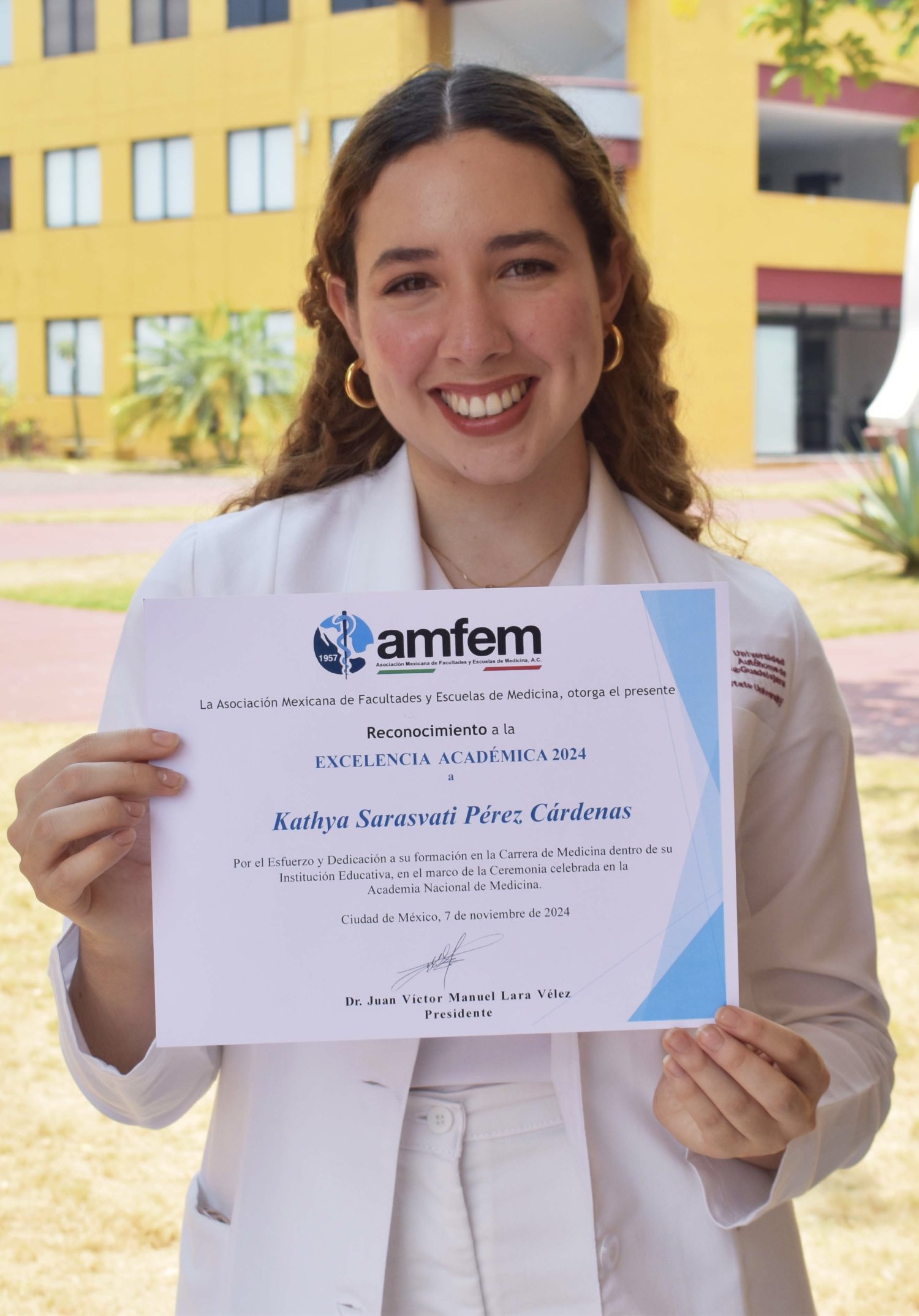 el dr cristian bautista destaca como promotor dela cirugia conservadora de mama