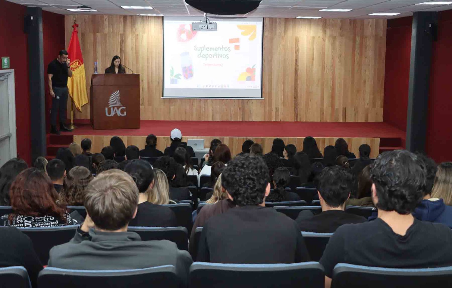 la charla destacó la importancia de la evidencia científica en la práctica nutricional