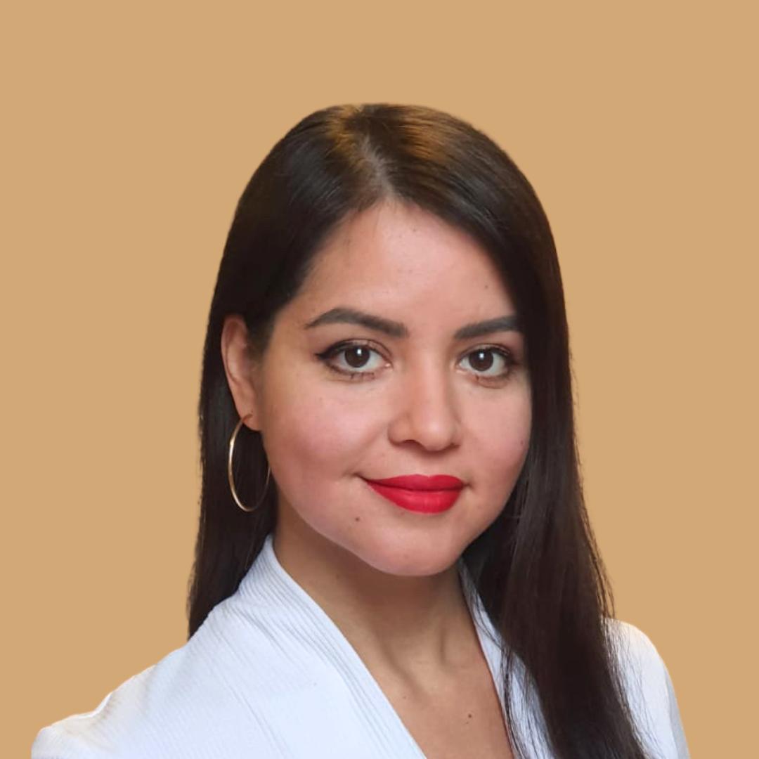 andrea calderon estudio una licenciatura y un diplomado en la uag