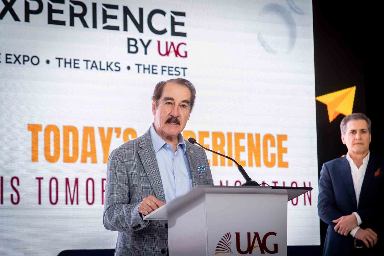 lic antonio leaño reyes rector de la uag durante la inauguración