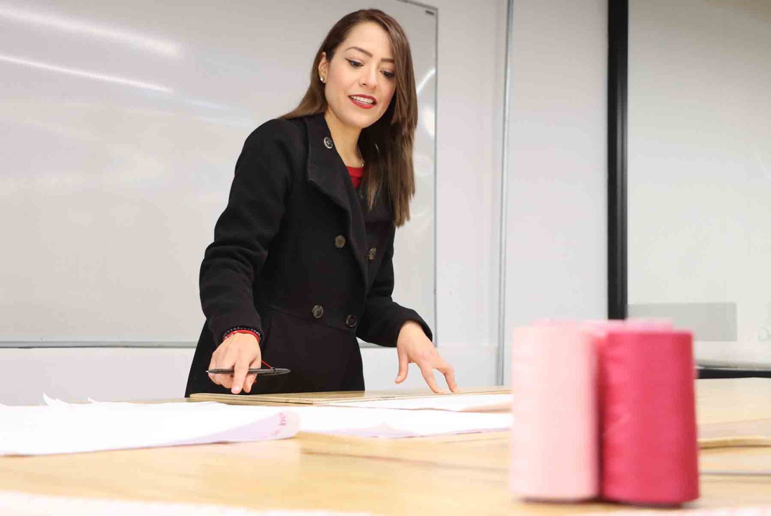 la mtra lucy zepol destaca en la industria de la moda y actualmente imparte clases en la uag