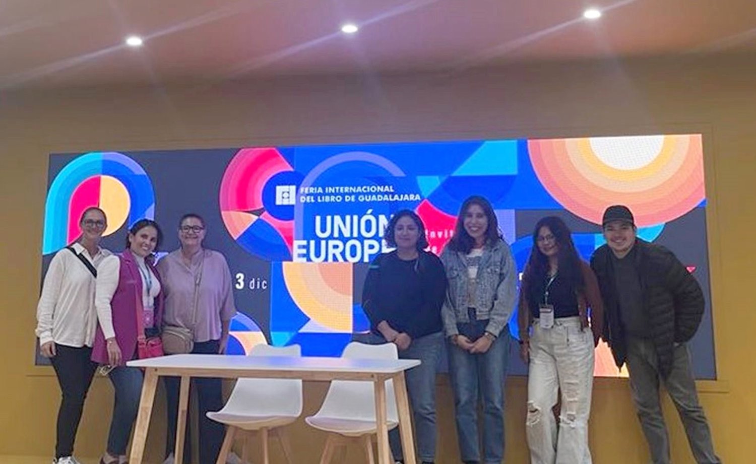 alumnos y profesores de la maestria en traduccion e interpretacion de la uag visitan la fil