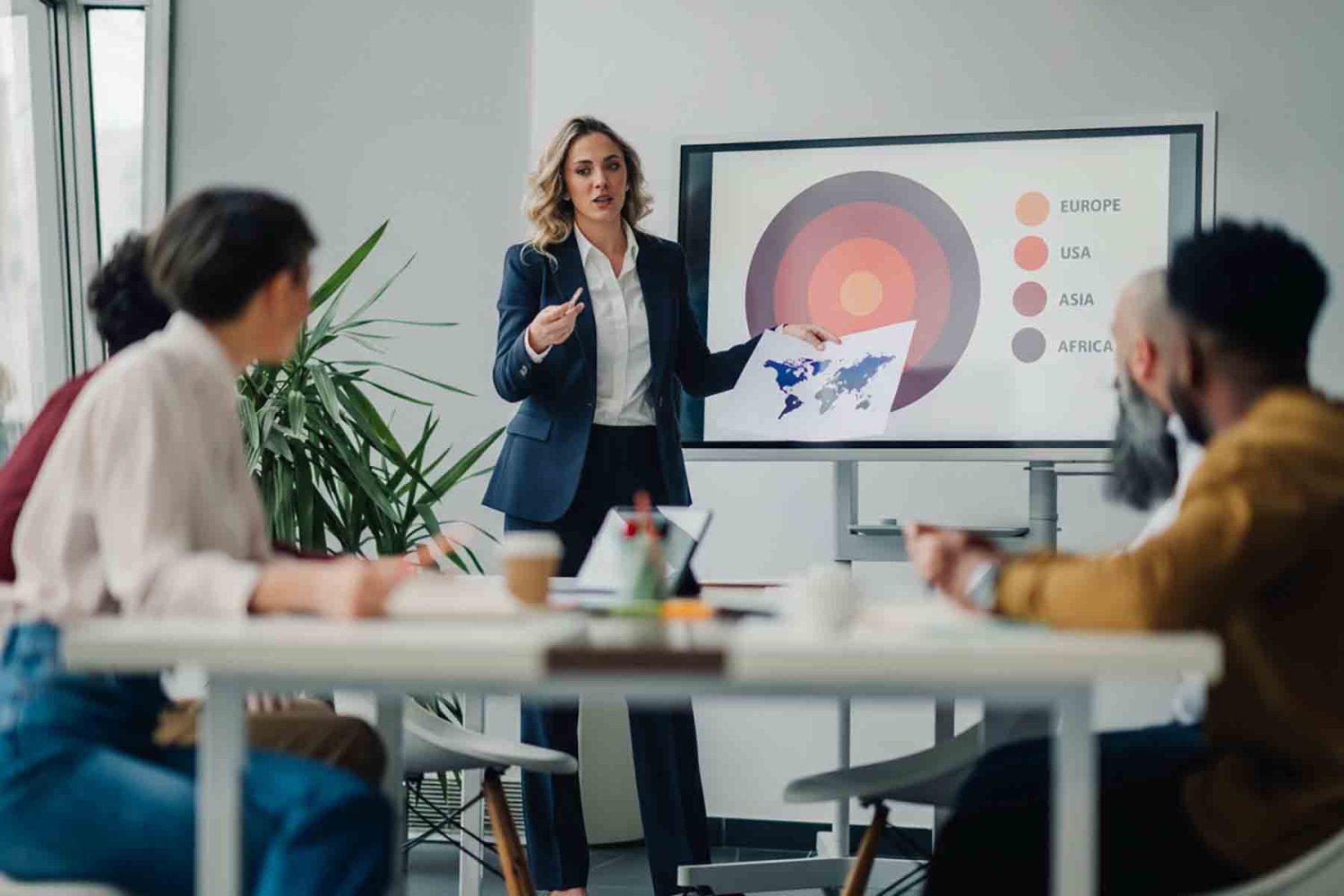 este programa forma integralmente a expertos en comercio exterior