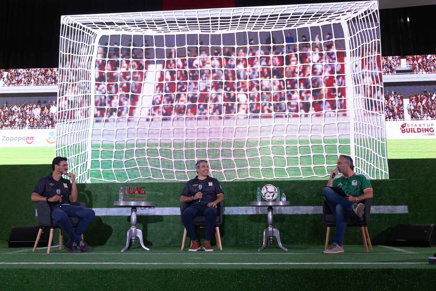 Durante el evento se realizó un panel con los ex futbolistas Pavel Pardo y Oswaldo Alanís, moderado por el Mtro. Juan Carlos Leaño