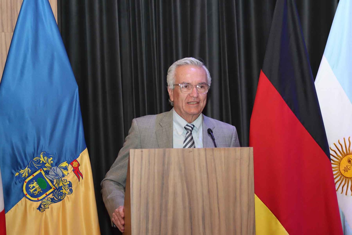 dr alfonso petersen farah vicerrector academico y de ciencias de la salud de la uag