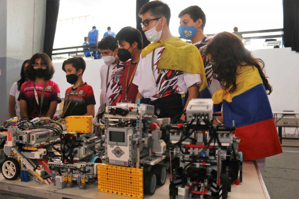 Las hermanas Santiago Del Ángel ganan oro en Costa Rica con tecnología para personas con discapacidad motriz