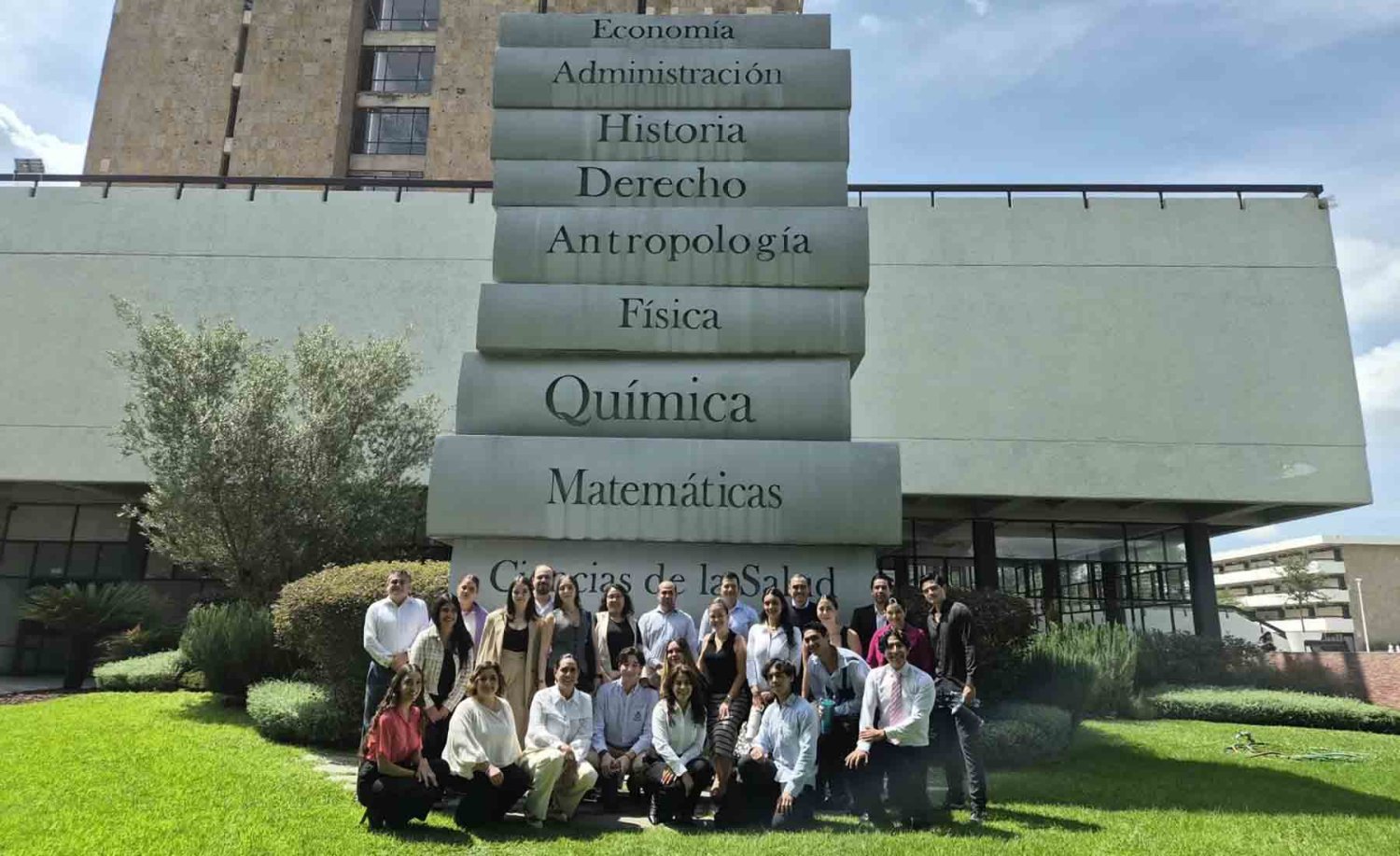 el programa mentor profesional acerca a los alumnso a profesionales que comparten su experiencia