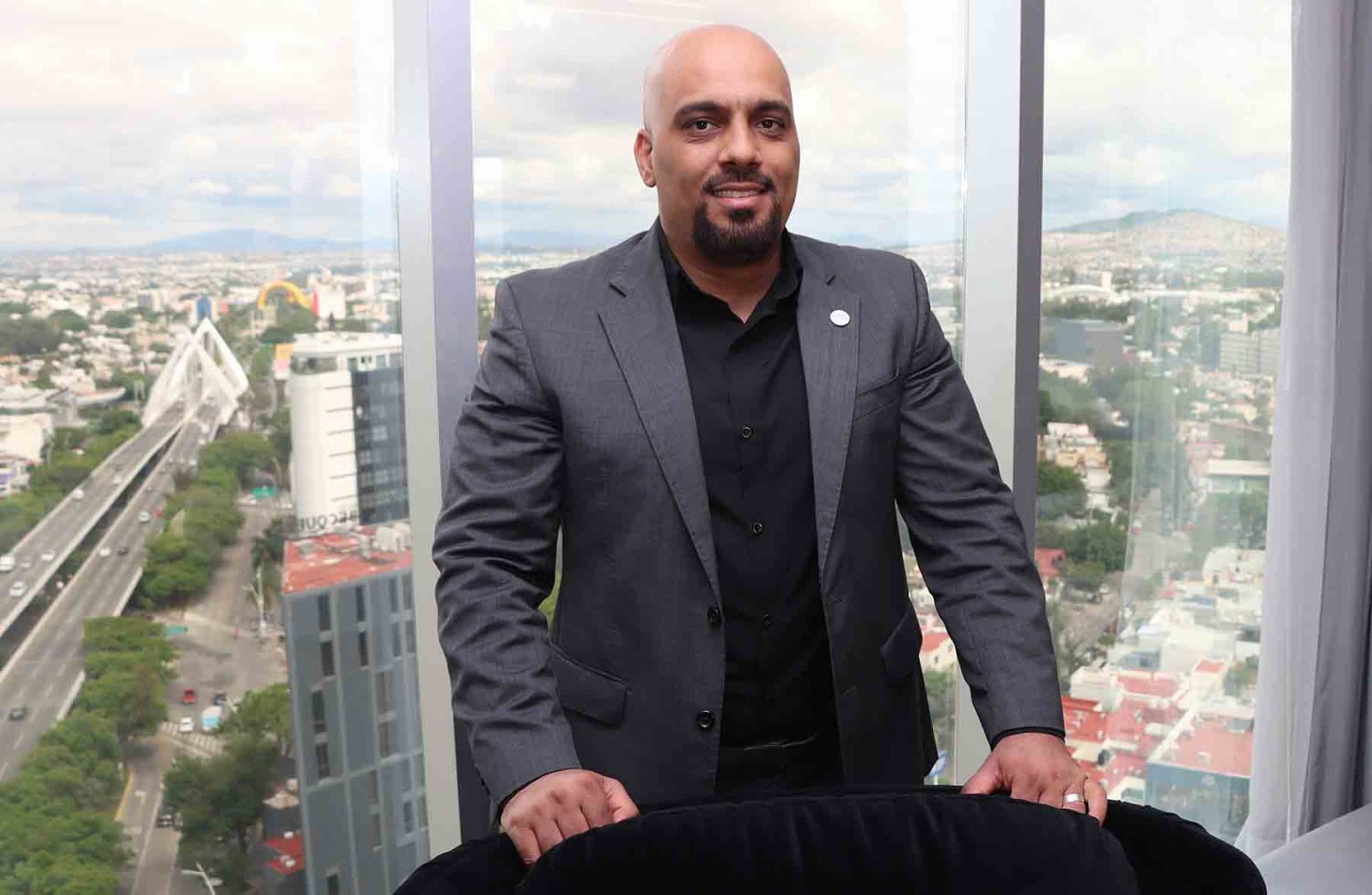 el dr moustafa tiene una amplia experiencia en el sector turismo