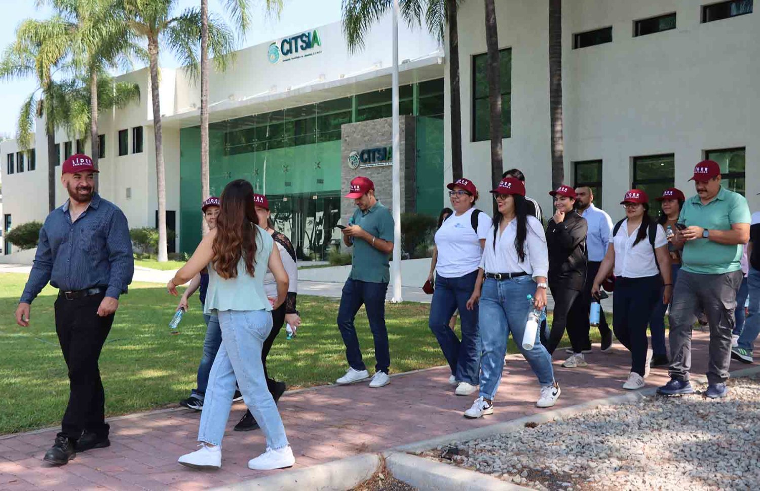 Durante cinco horas, los participantes recorrieron laboratorios y centros de investigación clave del campus