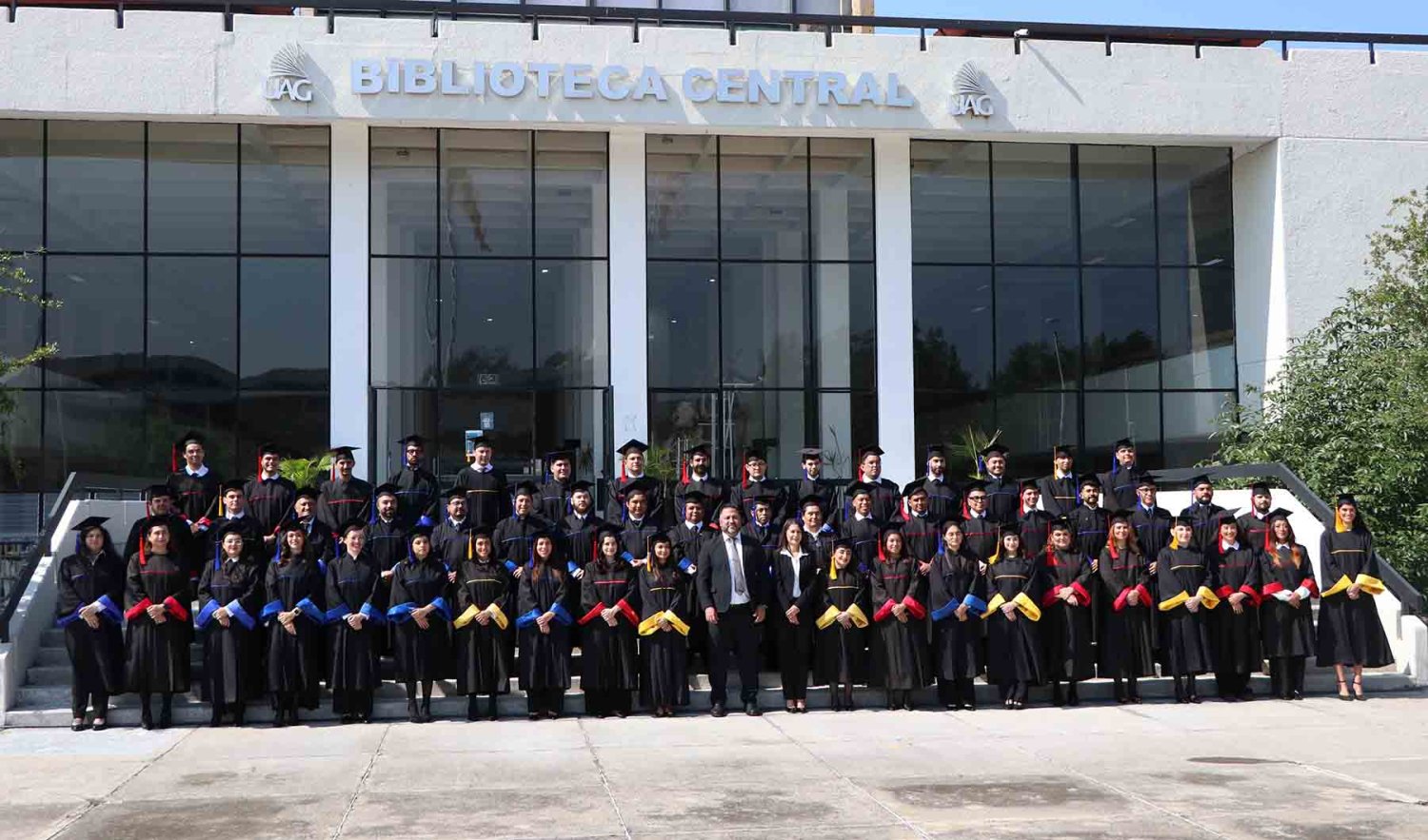 Una nutrida generación culminó sus estudios en UAG Online.