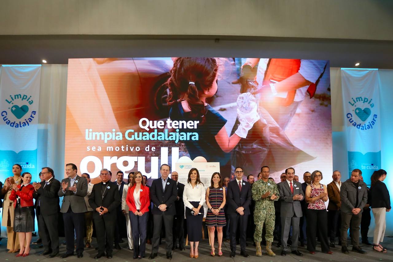 el rector de la uag antonio leano reyes asistio a la presentacion