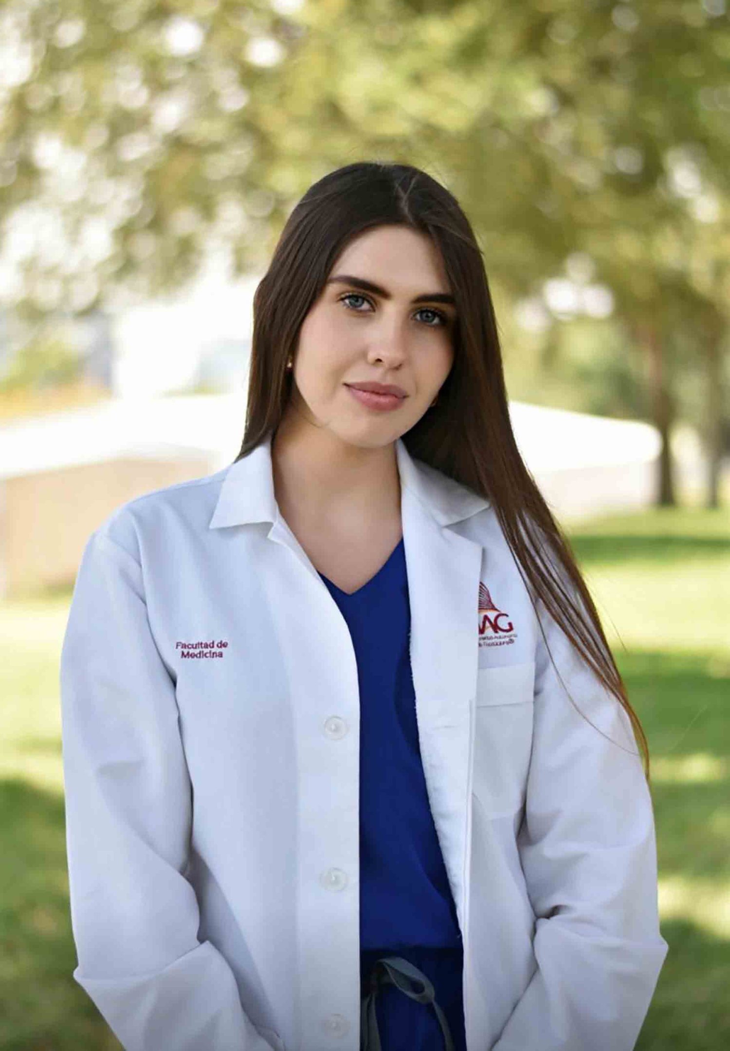 la uag alumni combina su formacion en medicina interna con la divulgacion de conocimiento medico en redes sociales
