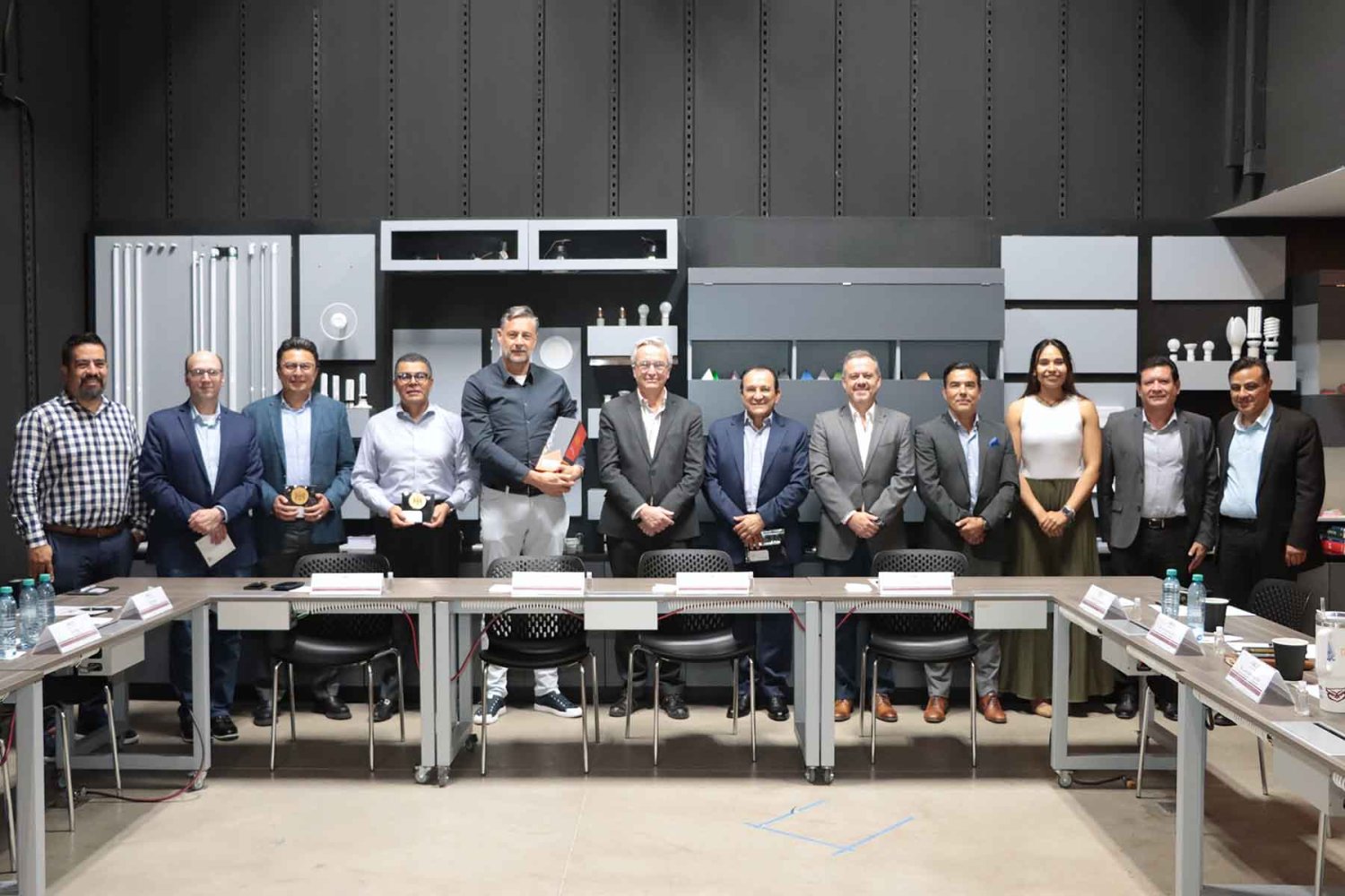 Directivos de HPE y de la UAG que participaron en la reunión
