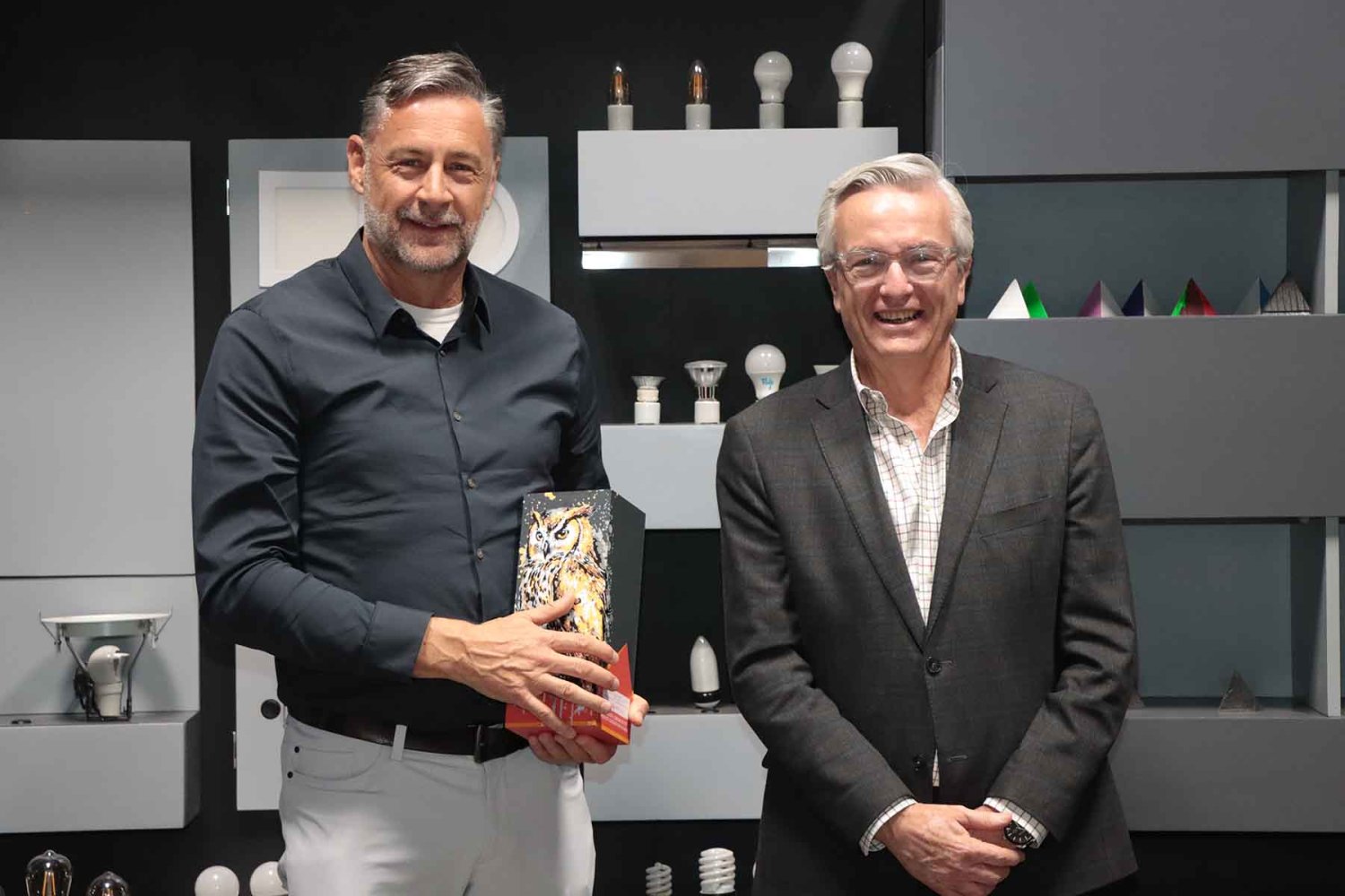 Phil Mottram, HPE Executive Vice President & Chief Sales Officer, y Dr. Alfonso Petersen Farah, Vicerrector Académico y de Ciencias de la Salud de la UAG