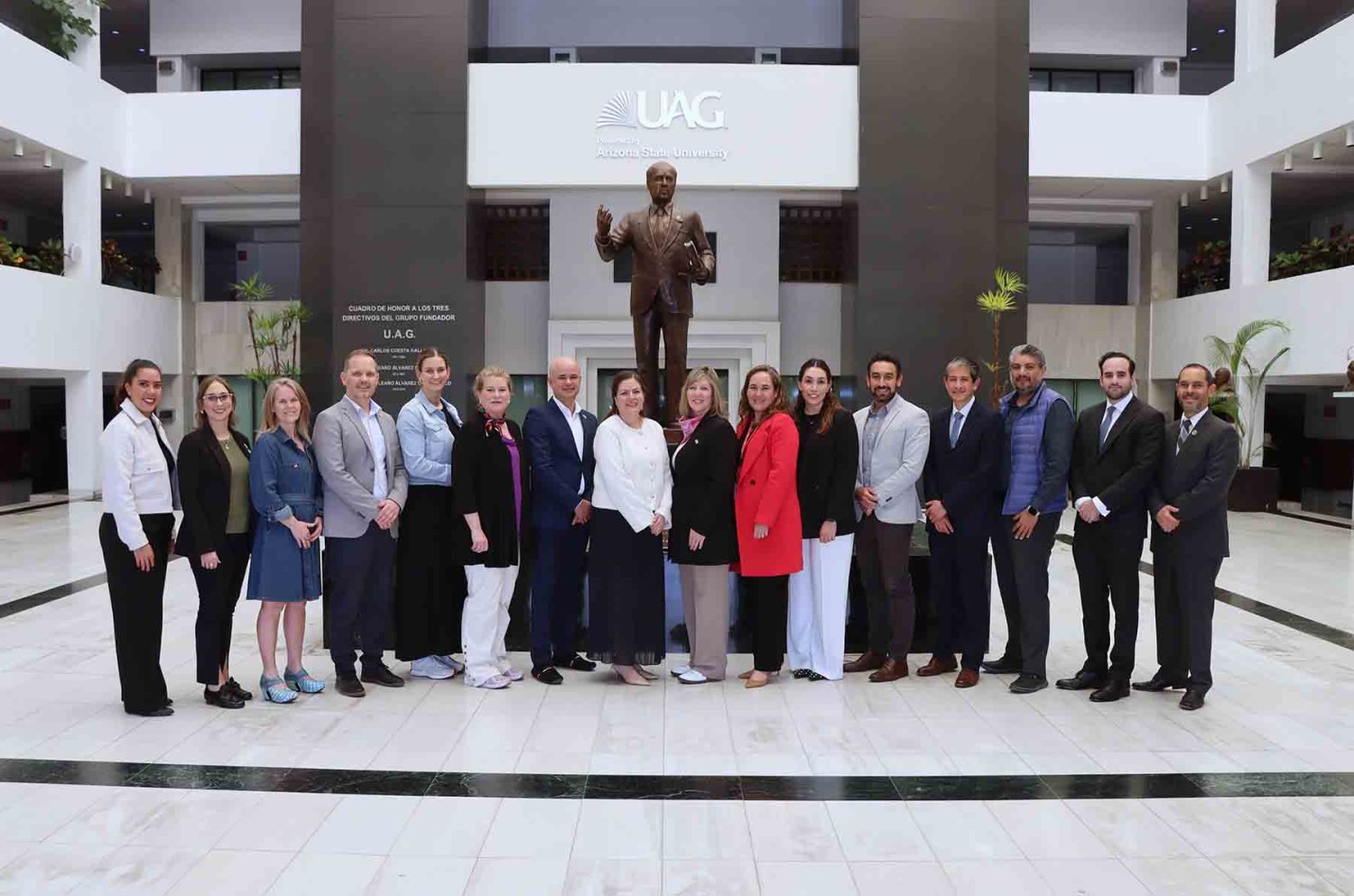 autoridades de la uag y representates de la abie