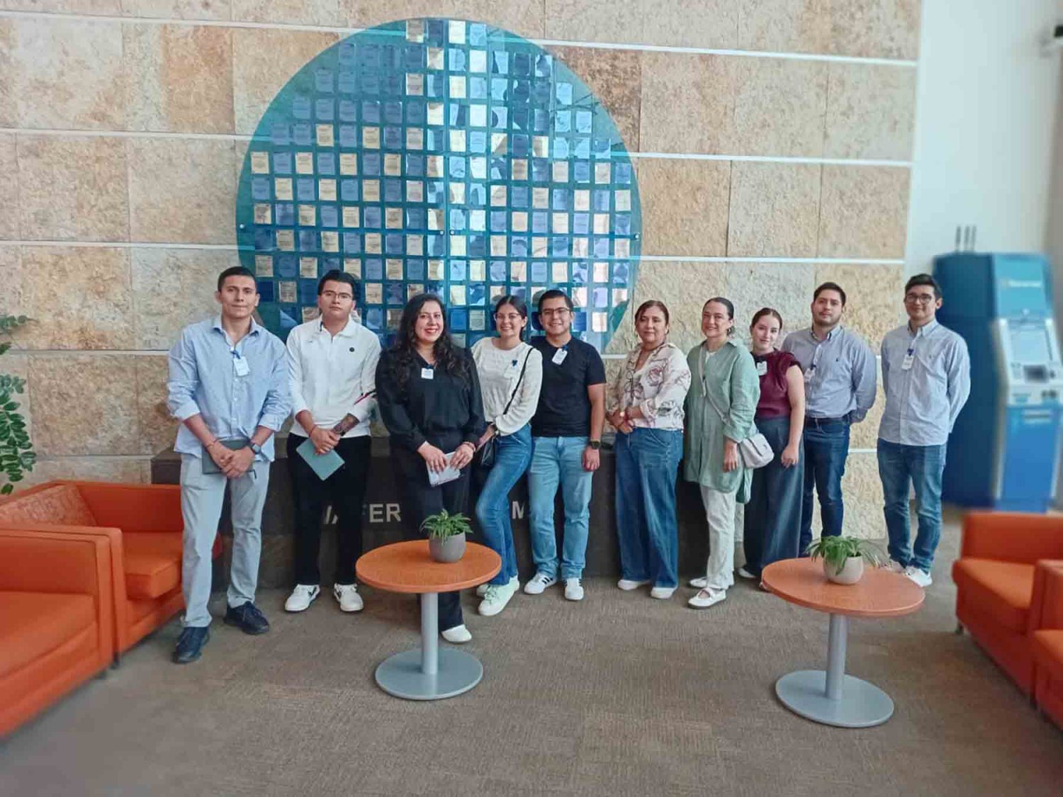 comunidad uag realizó una visita académica a las instalaciones de Intel Jalisco
