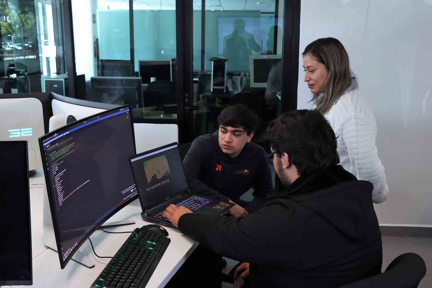 la tecnologia de alto desempeo permite crear simulaciones aplicados a distintos sectores