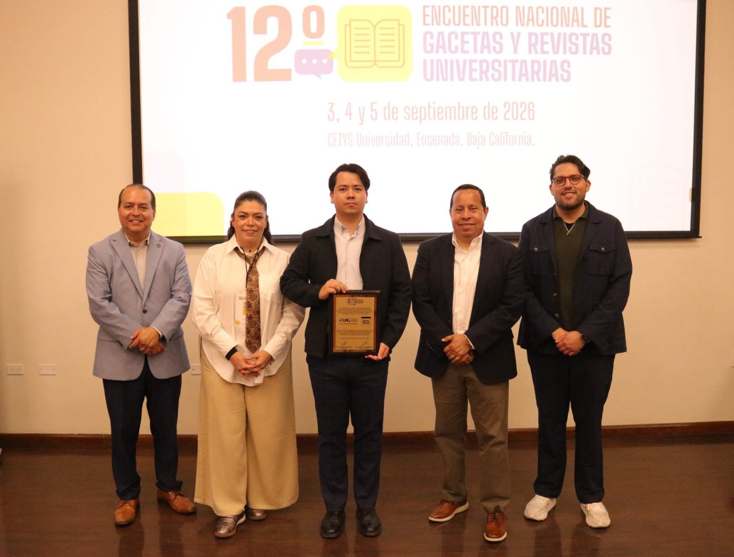 reconocimiento a revista alma mater uag
