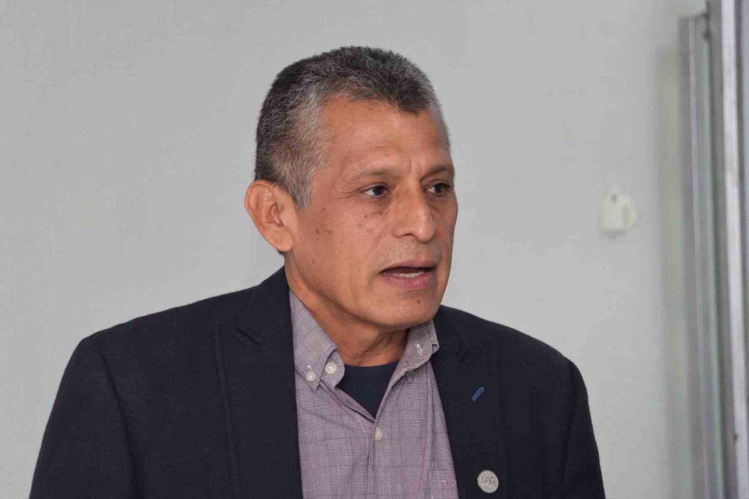 lic candelario avalos lopez durante su exposicion