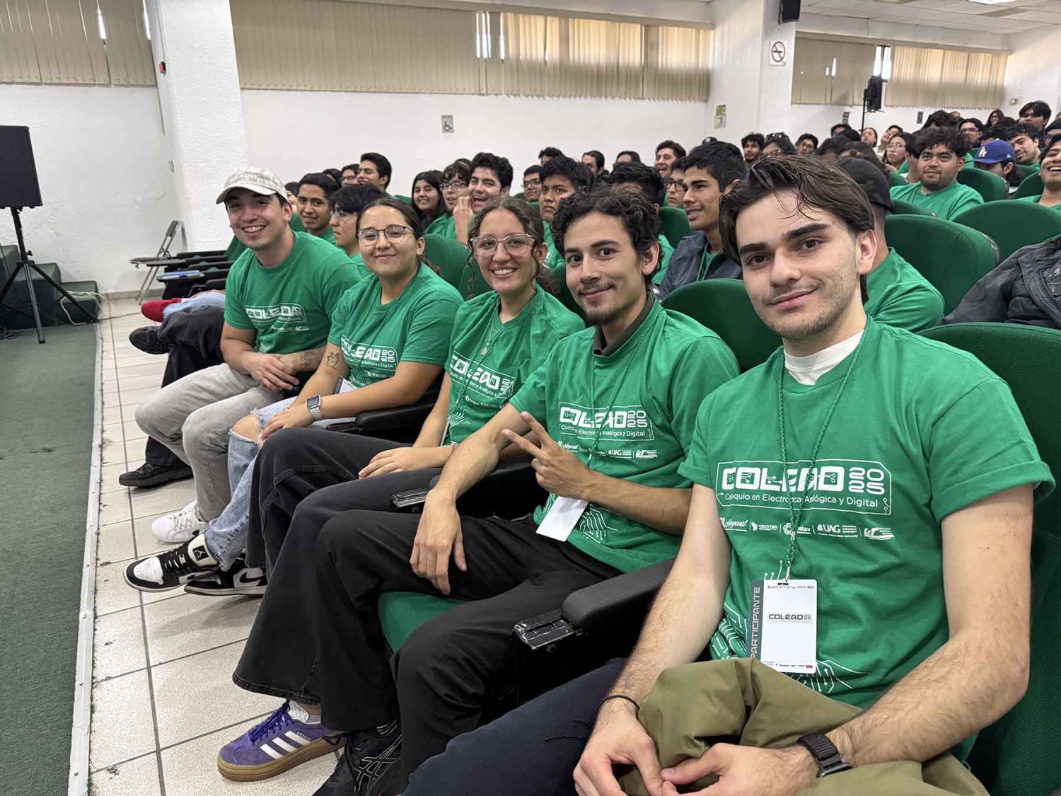 Los estudiantes tuvieron la oportunidad de hacer presentaciones y participar en un Hackathon