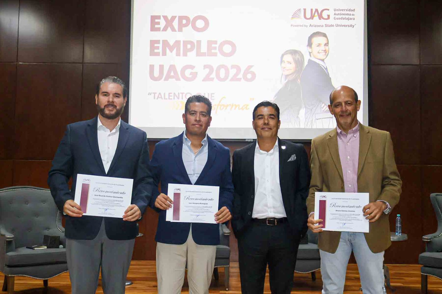 Los panelistas compartieron su experiencia con los estudiantes