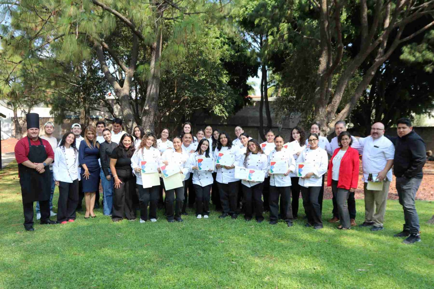 estudiante de la uag recibieron reconocimiento por su participacion en importantes eventos internacionales