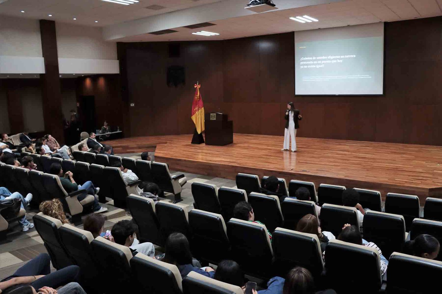 la inaguracion de la expo empleo 2026 se realizo en el auditorio dr luis garibay gutierrez